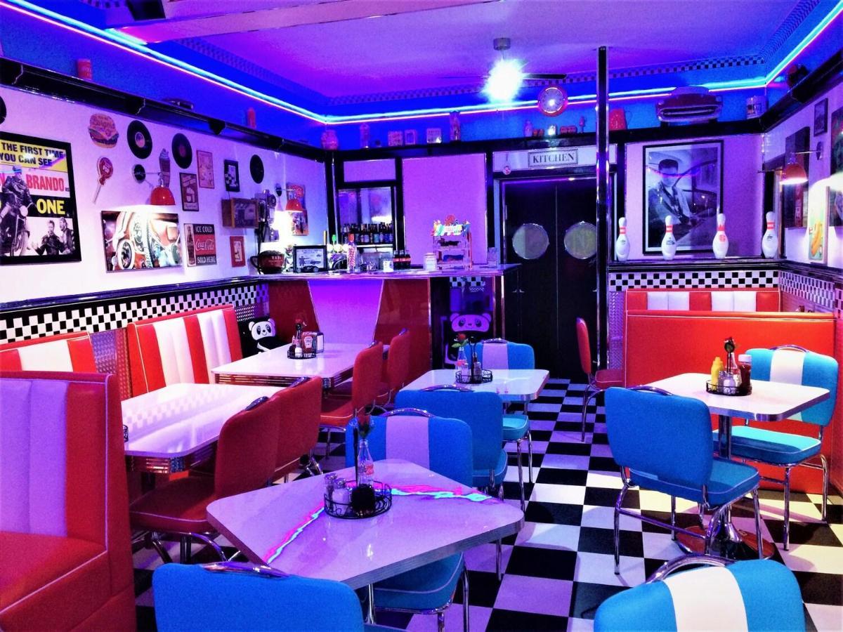 Cadillac Kustomz Hotel - Breakfast Available Rothesay Ngoại thất bức ảnh