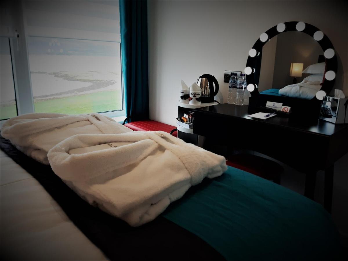 Cadillac Kustomz Hotel - Breakfast Available Rothesay Ngoại thất bức ảnh