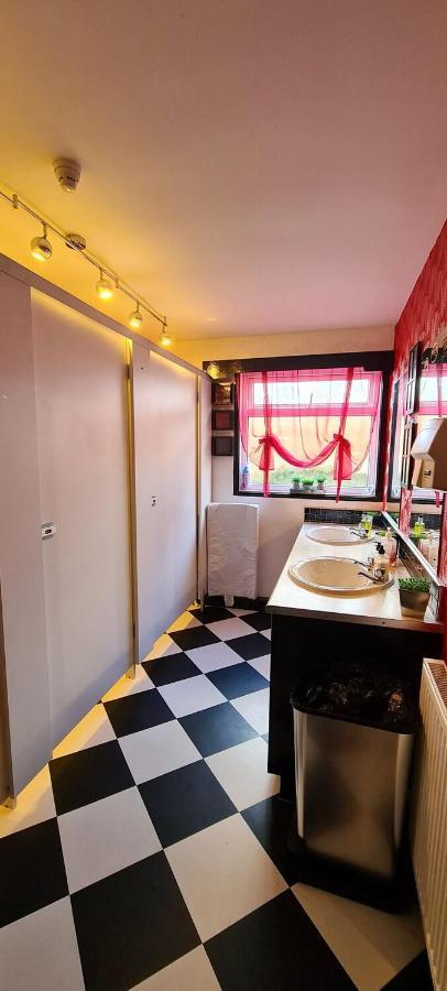 Cadillac Kustomz Hotel - Breakfast Available Rothesay Ngoại thất bức ảnh