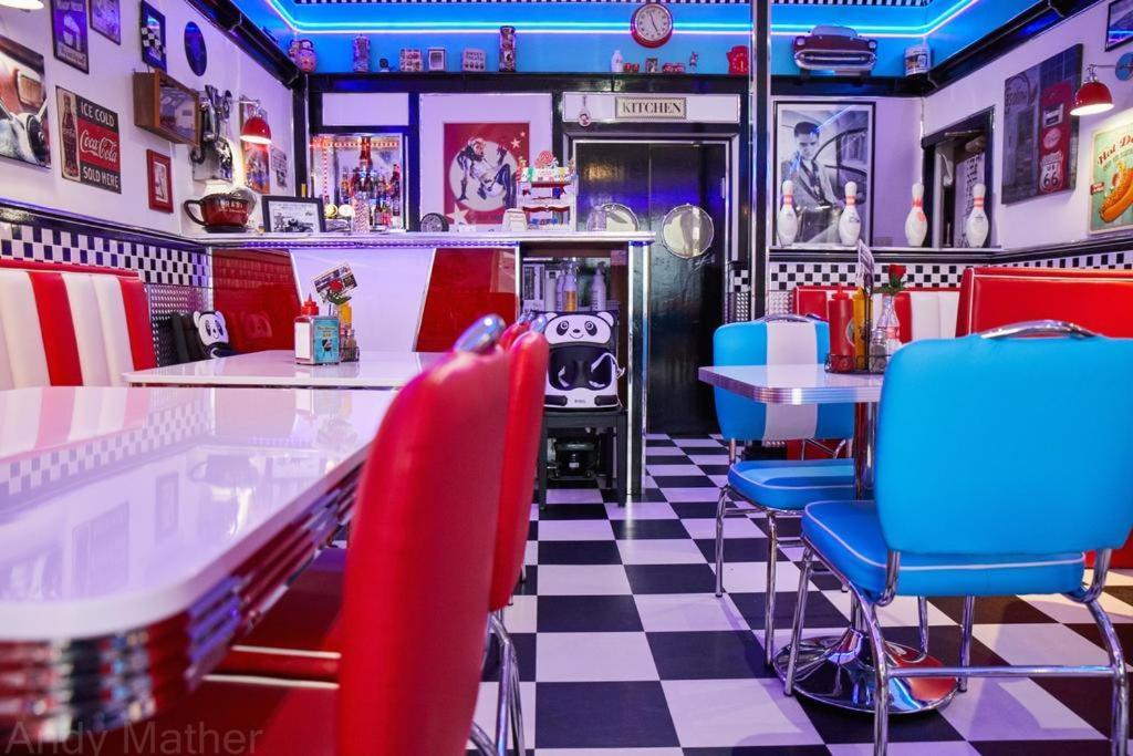 Cadillac Kustomz Hotel - Breakfast Available Rothesay Ngoại thất bức ảnh