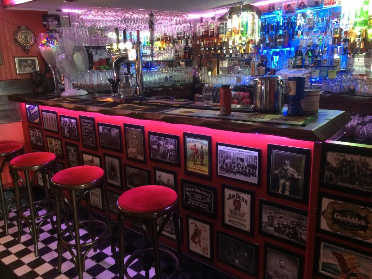 Cadillac Kustomz Hotel - Breakfast Available Rothesay Ngoại thất bức ảnh