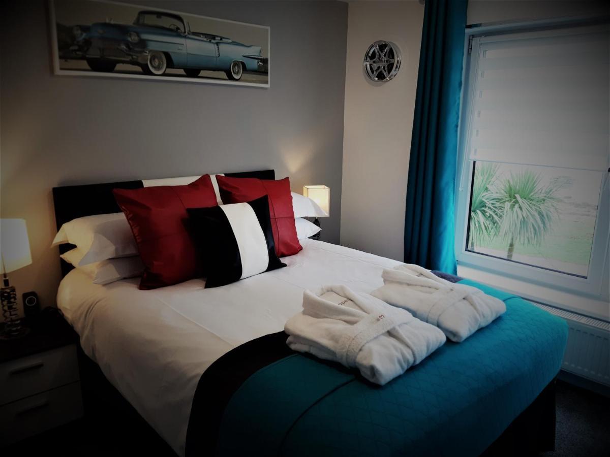 Cadillac Kustomz Hotel - Breakfast Available Rothesay Ngoại thất bức ảnh